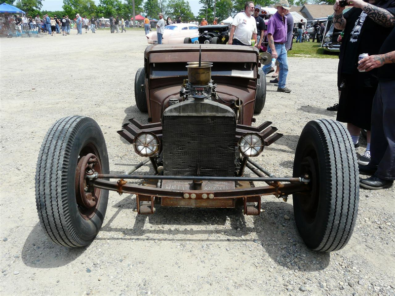 Illustration for article titled The Stupidest Awesome Car At Billetproof 2009: Lowest Car Ever